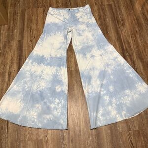 Free People 70's Bell Bottom Jeans Women's 30 Frayed Hem Flare in Cloud Wash
